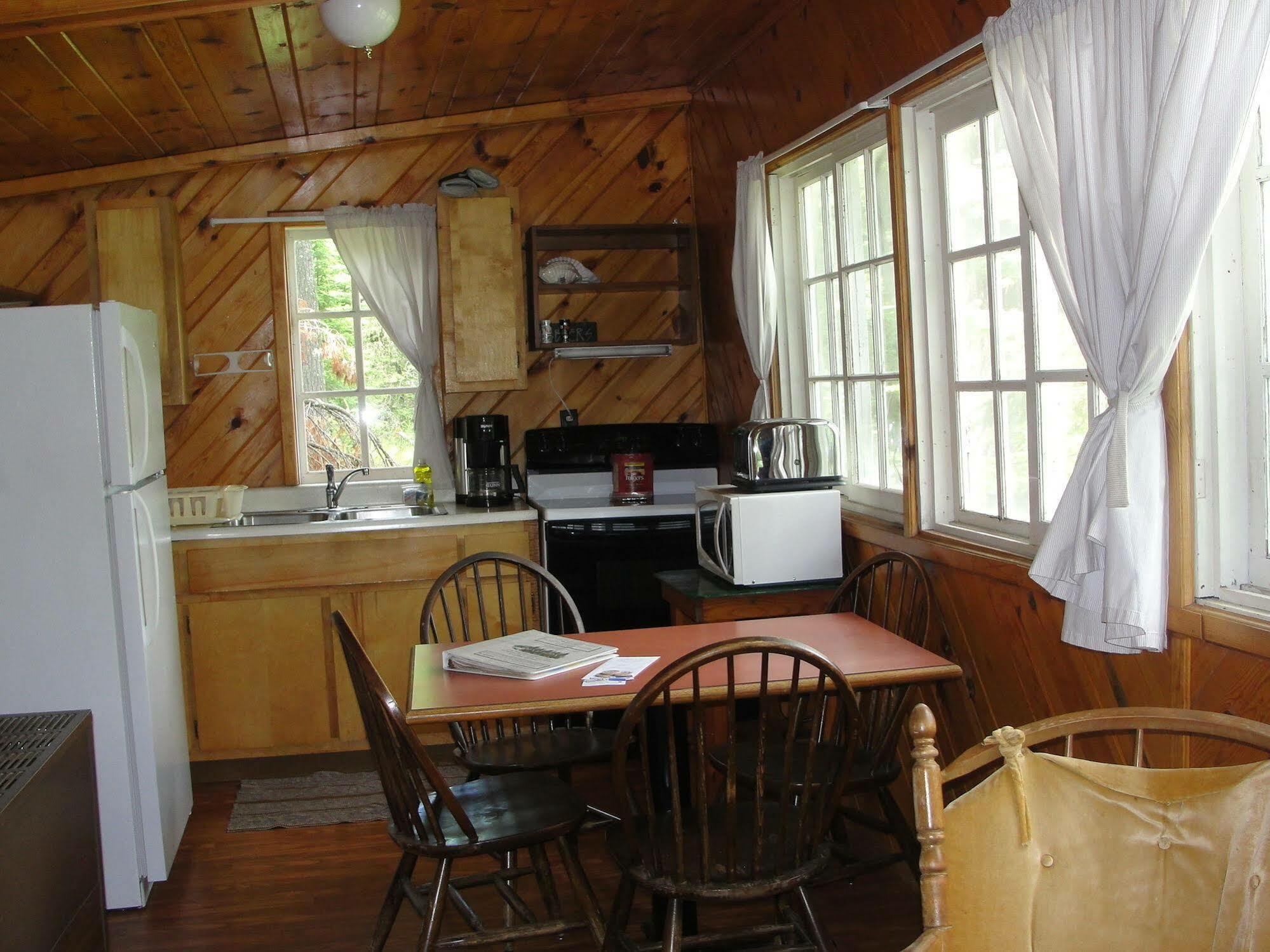 Pine Point Lodge Resort & Motel Crane Lake 外观 照片